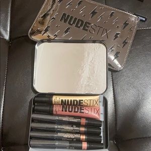 NUDESTIX SMOKEY NUDE GLOW KIT